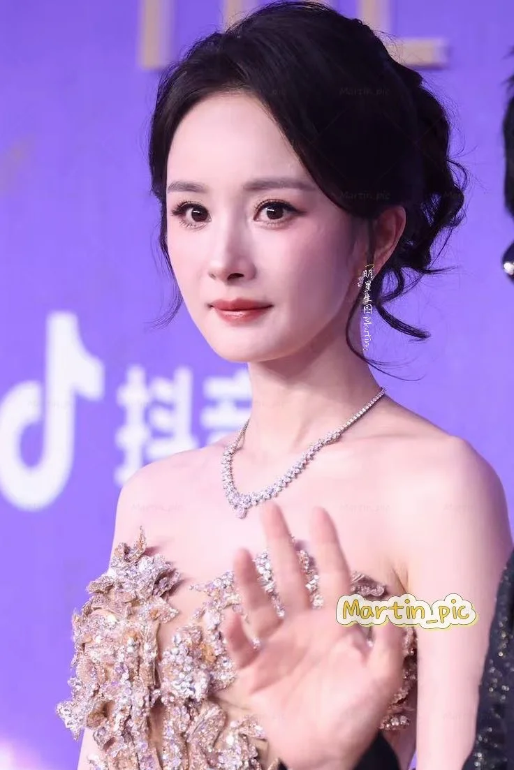 杨幂百花奖红毯生图 幂姐状态好好～