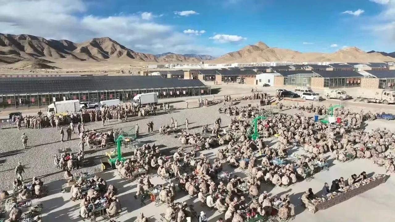 我中国人民解放军驻高原地区军地联勤保障体系三轮车保障分队[泪奔]