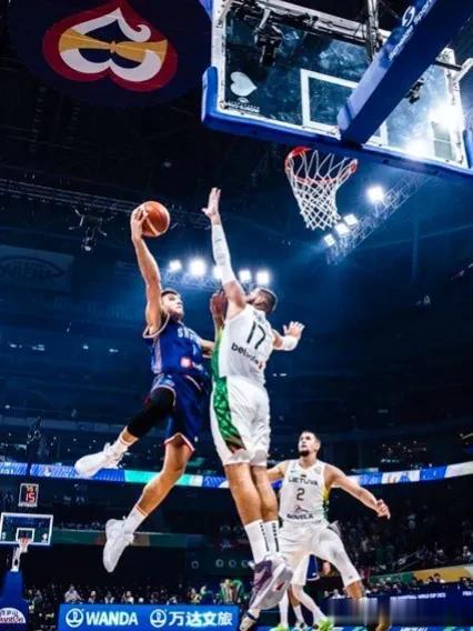 北京时间9月5日，2023篮球世界杯1/4决赛，塞尔维亚、美国率先晋级四强。
塞