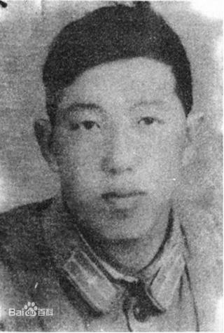 1963年，国庆阅兵仪式上，毛主席看见一位年轻的少尉正在观礼，突然询问他的名字，