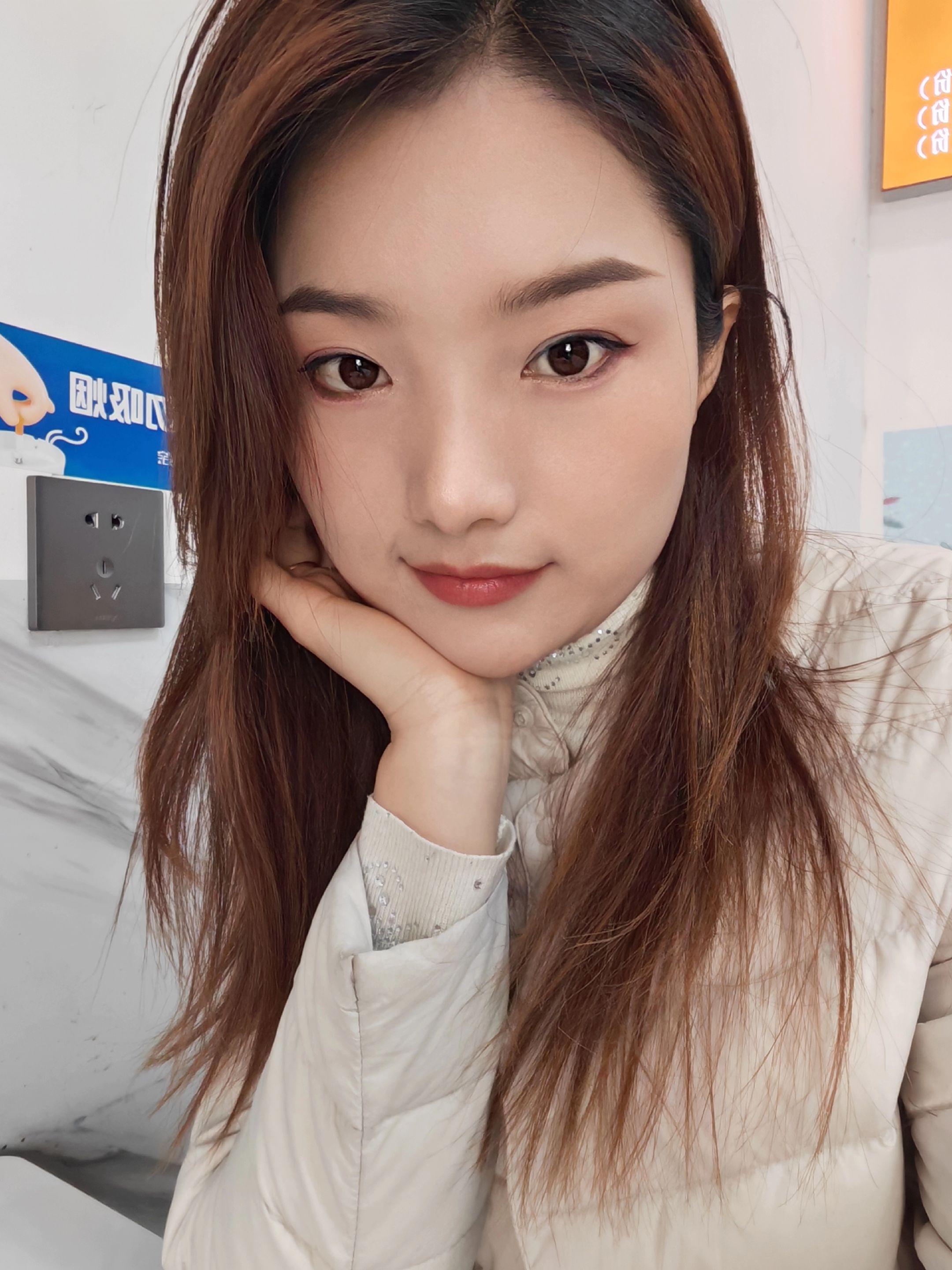 “微笑不是最好的良药，但有时它会是最好的伪装。