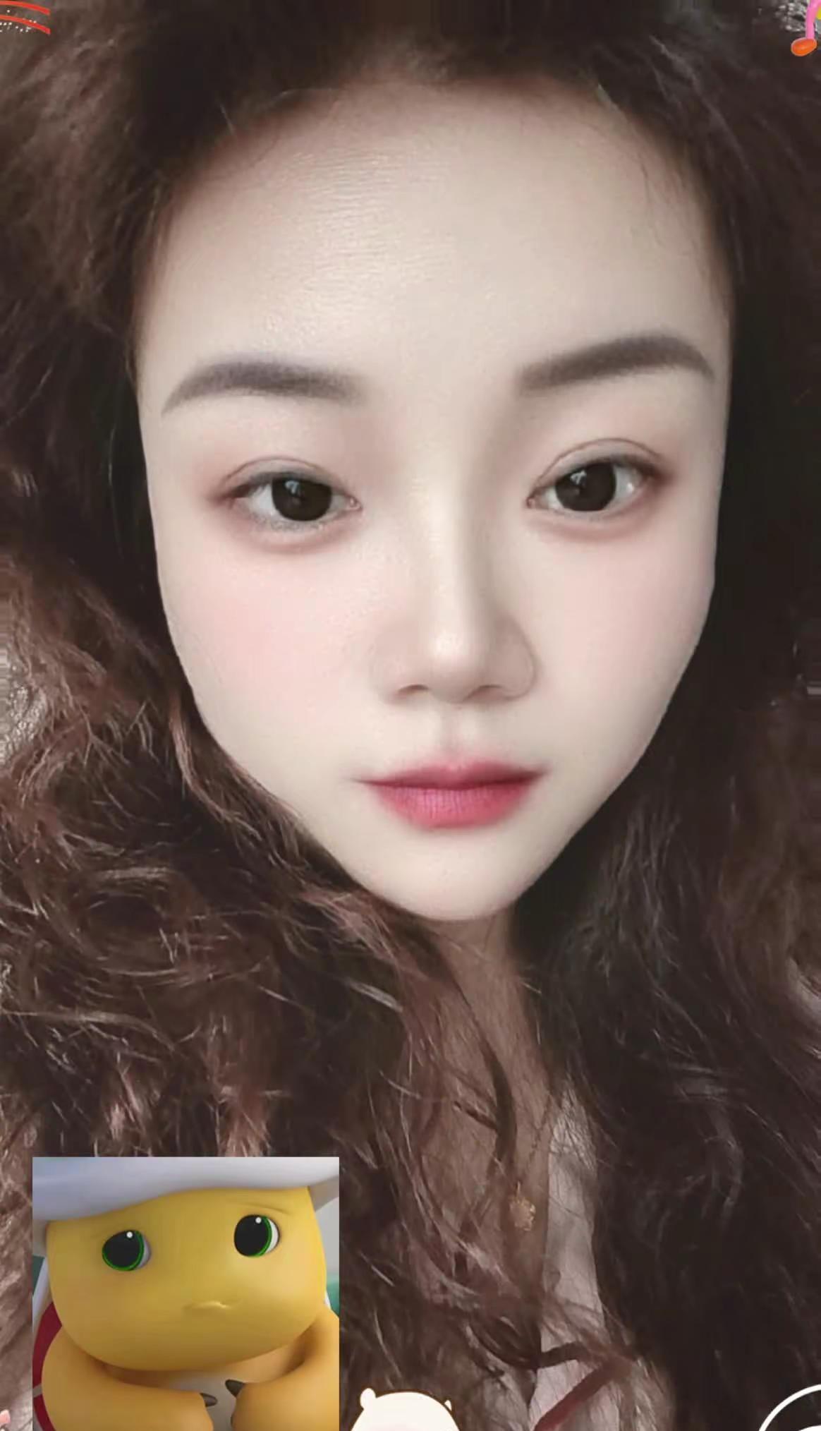 可甜可酷可温柔 脾气不好性子傲 生活不曾放过谁