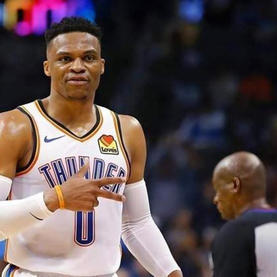 《差距一目了然，今天的比赛打完威少和施罗德根本不在一个级别，威少首发出战表现低迷