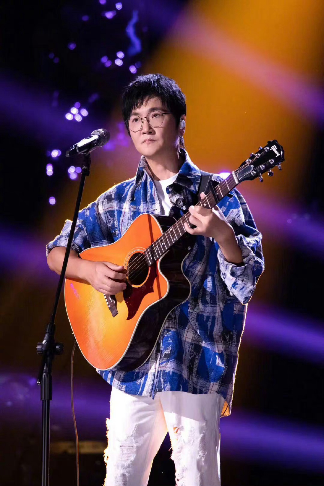 #孙楠 吉他一抱梦回男高#蓝衬衫搭配白色牛仔裤，看我们楠哥的彩排照真的要被迷亖了