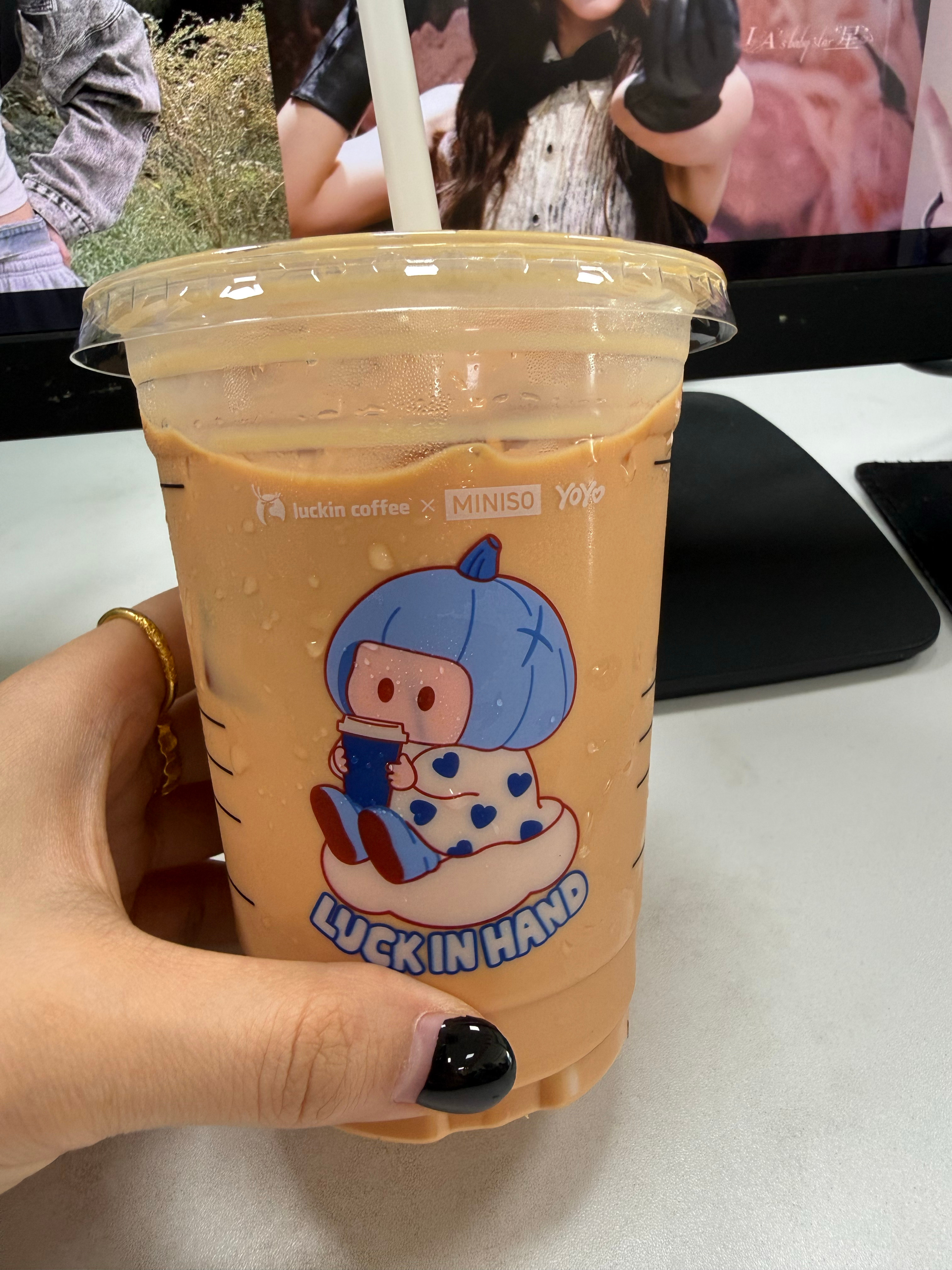 瑞幸泰奶系列 好歹毒的泰奶，喝不出泰茶味齁甜也是你还是做咖啡吧[淡淡的] ​​​