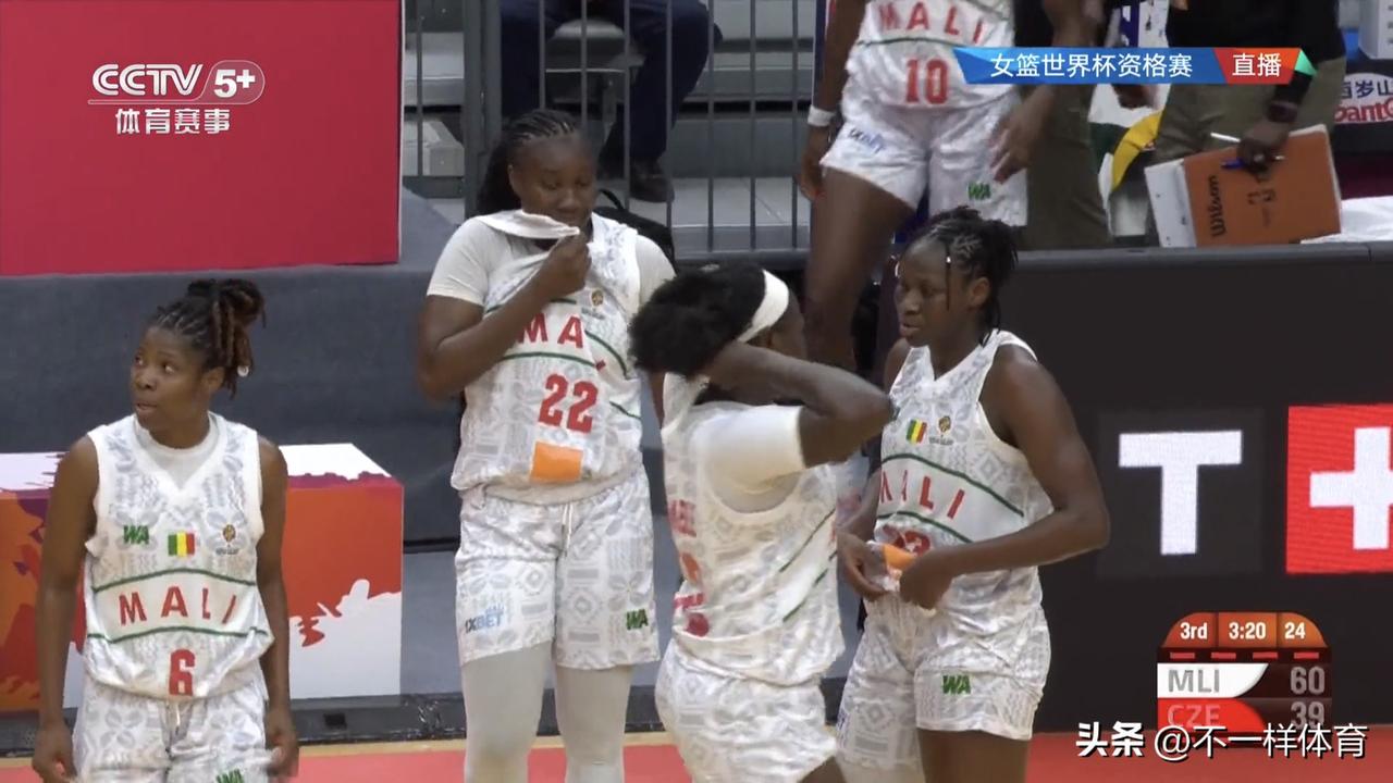 女篮世预赛小组赛武汉赛区最新战报：马里队77-64战胜捷克队。

今天下午四点半