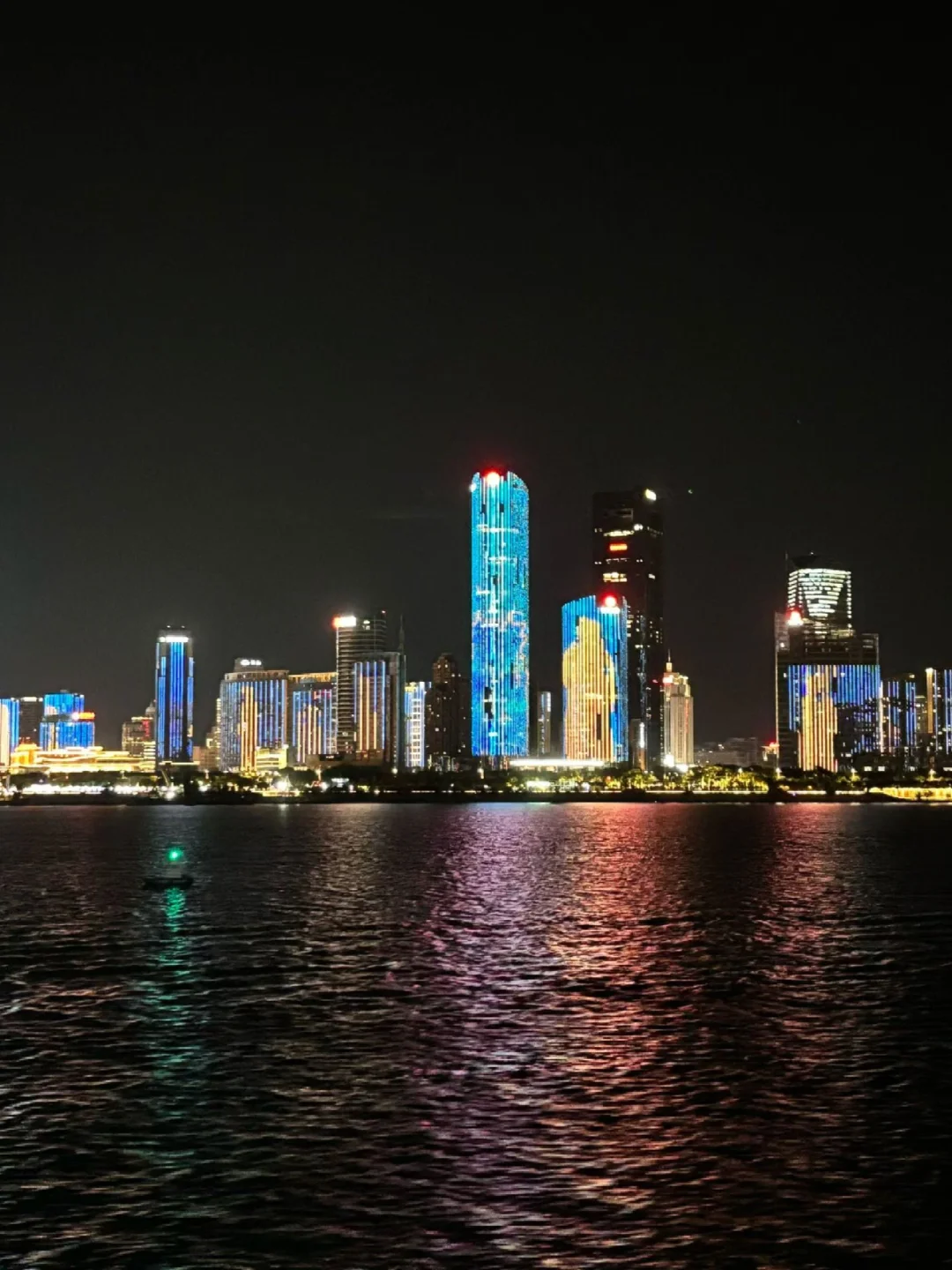 江城夜景不负千里迢迢