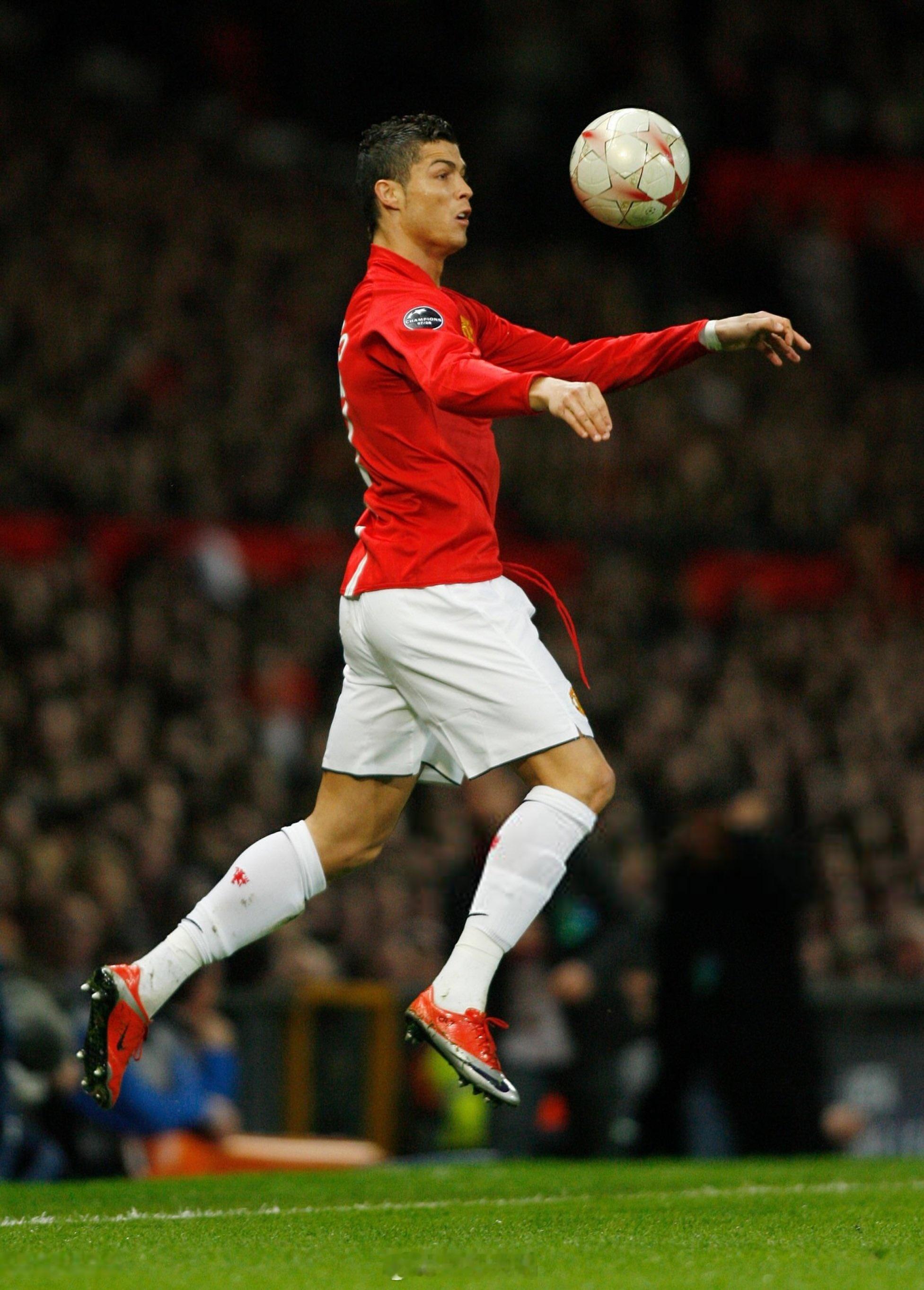Old Trafford, 2009 🐐 C罗晒新造型
