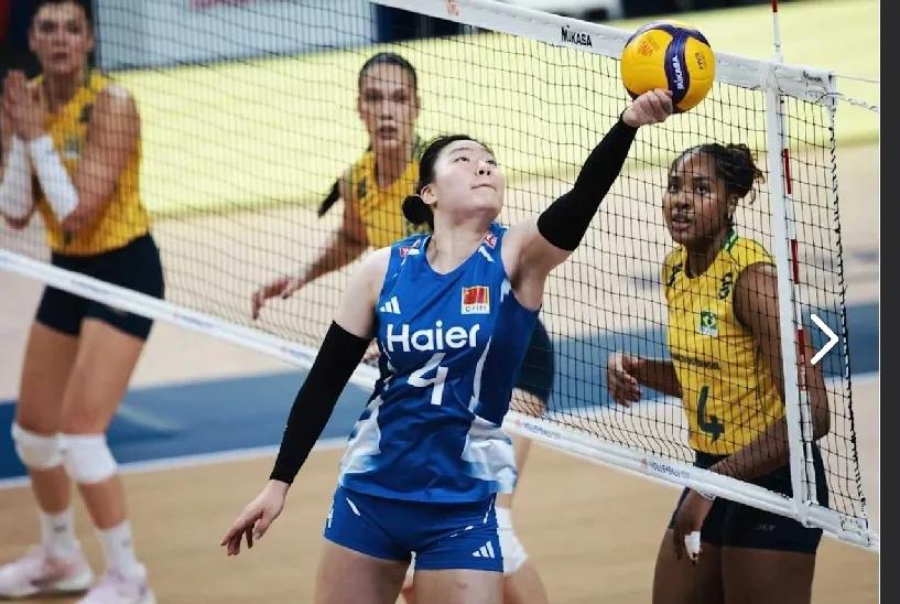 中国女排终于扳回一局比赛！第三局比赛中国女排25-19拿下比赛。总比分中国女排1