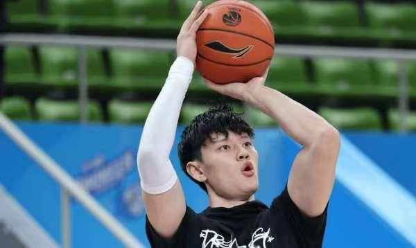 北京88-83险胜宁波后，曾凡博全场出战32分钟，10中4得到15分1板1抢断1