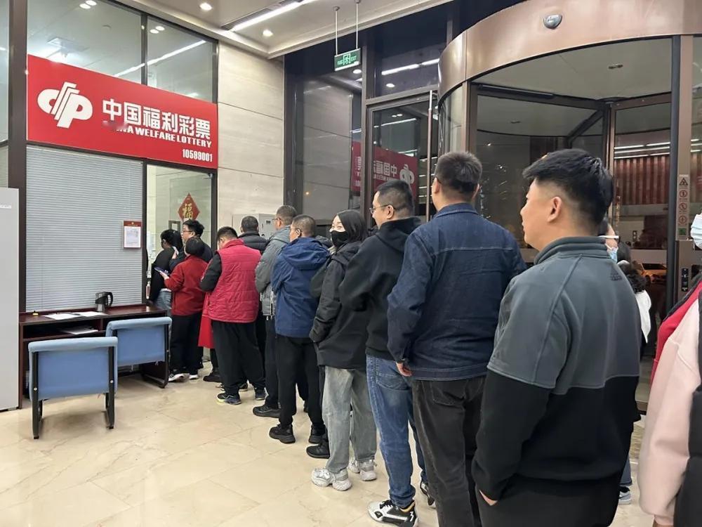 彩票出现断崖式暴跌，"2元中500万"为何没人信了？原因引人深思。
 
2026