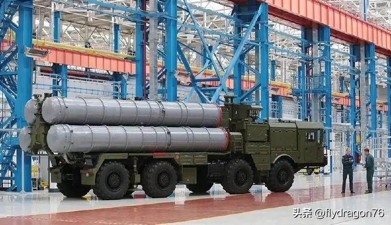 🇷🇺S-400“凯旋”地对空导弹系统（SAM）是俄罗斯最先进的防空系统之一。