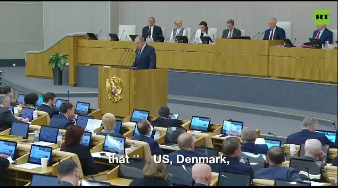 新闻快讯——拉夫罗夫称，普京总统表示，美国、丹麦和格陵兰应自行解决此事。
 
“