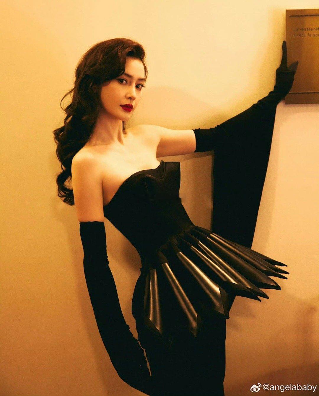 岁月从不败美人，不过她因为太美而被忽略了她还双商超高、工作敬业，这些都是她美貌光