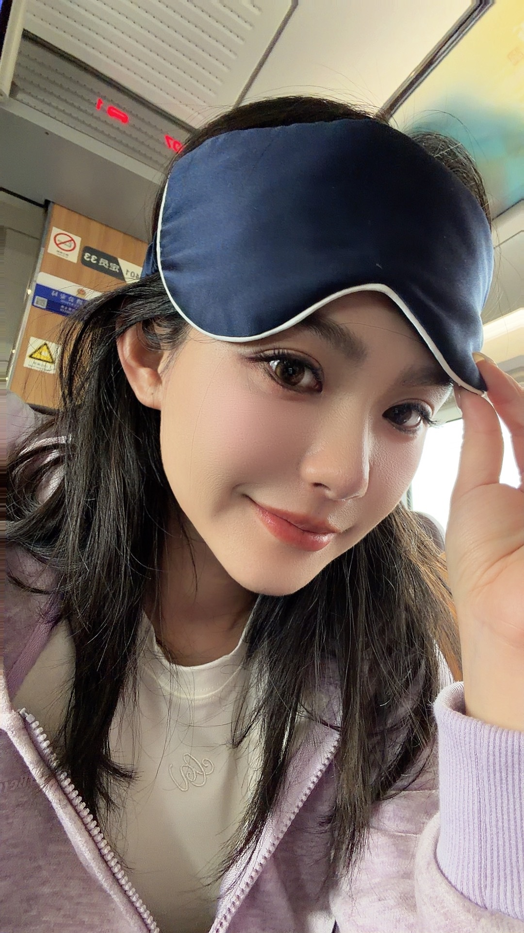 我的【睡眠神器】推荐给大家-【真丝眼罩】。在交通工具上，戴眼罩和不戴眼罩真的有差