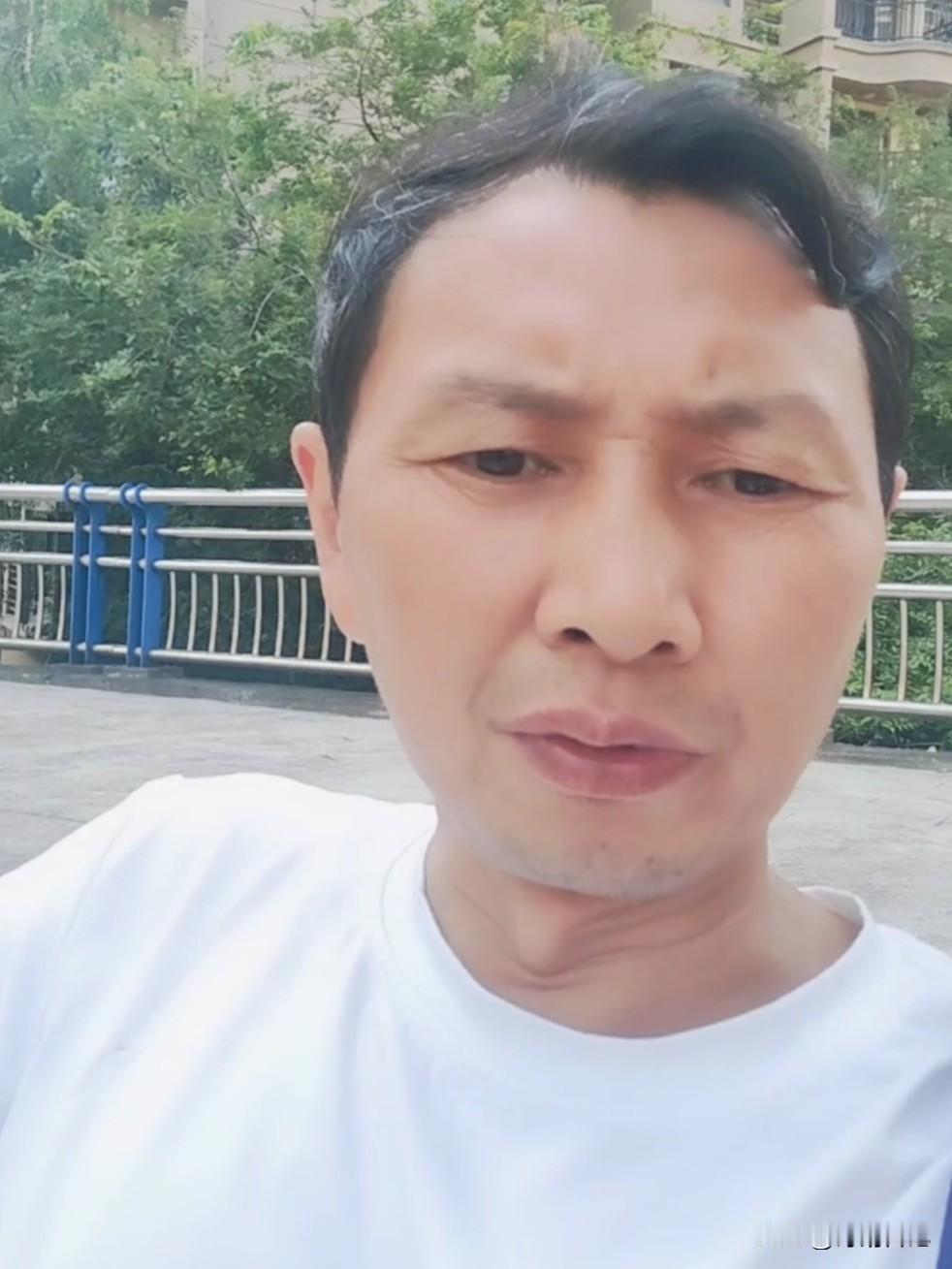 还有多少个十年？今年又过了一大半，很多人都会感慨，一年大半时光悄然流逝。静下心问