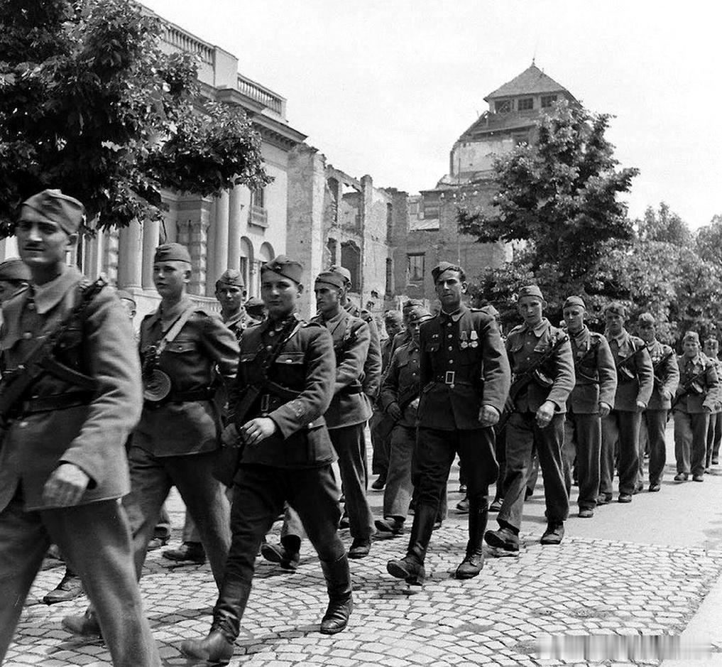 1946年南斯拉夫人民军大阅兵 