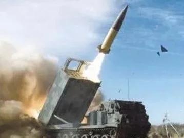 俄军动用伊斯坎德尔弹道导弹砸向乌克兰

当地时间2025年10月25日凌晨，俄军