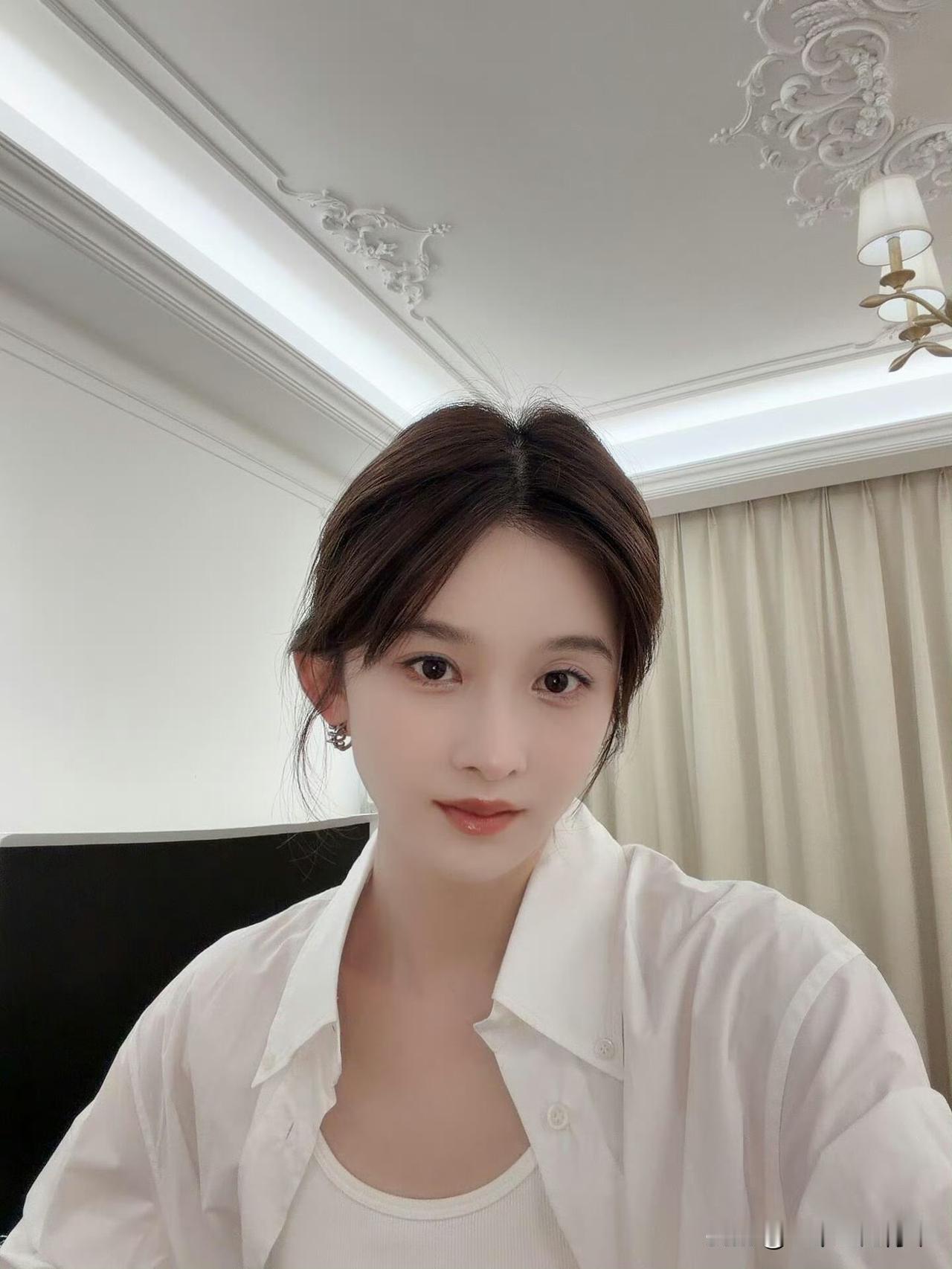 赵樱子又靠“爆料”上热搜，是为了蹭流量还是子虚乌有的幻想……

赵樱子在直播中宣