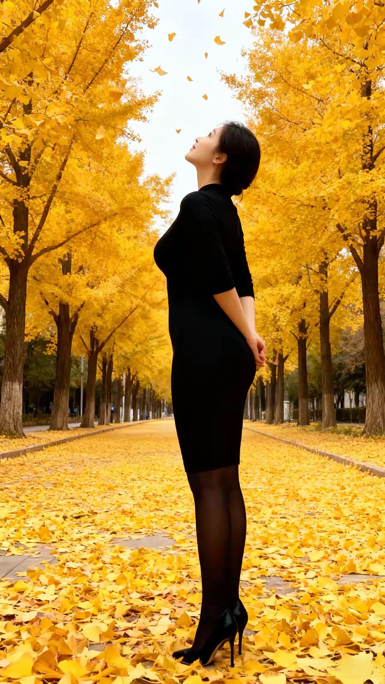 日日思君不见君，共饮长江水