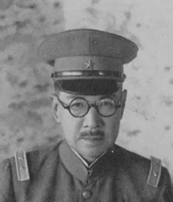 1946年，对南京30万民众犯下滔天罪行的谷寿夫，被引渡回中国受审。谁知，刚进监