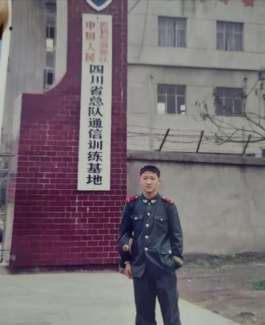 2006年，3名壮汉挟持一名18岁女学生。途中，女学生求助同车的武警战士。谁知，