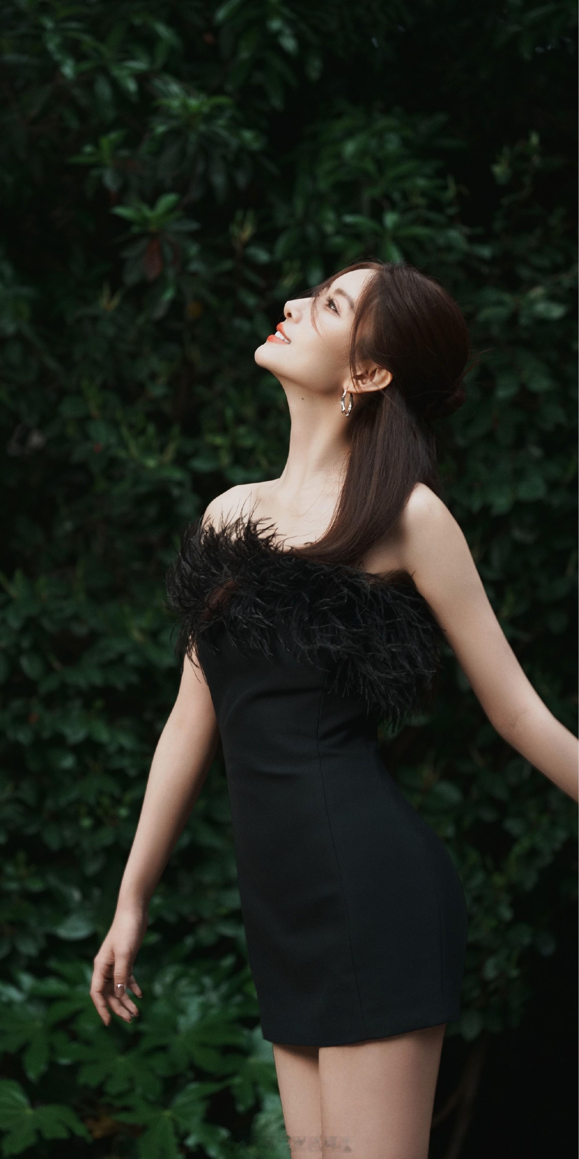 吴优暗夜精灵热烈迷人 