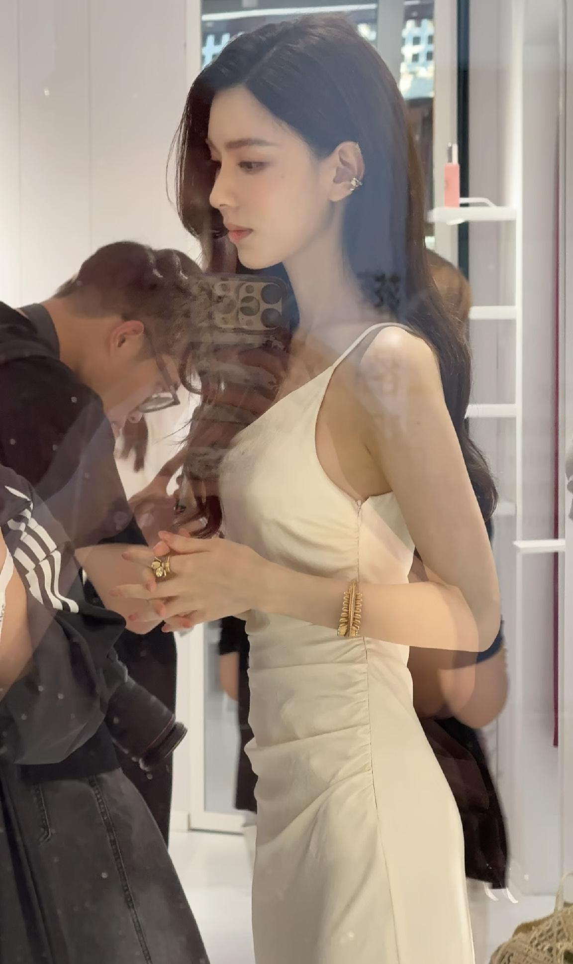 王思聪当年疯狂追她，真的是有超前的眼光。太美了，真的好漂亮好有气质啊！
