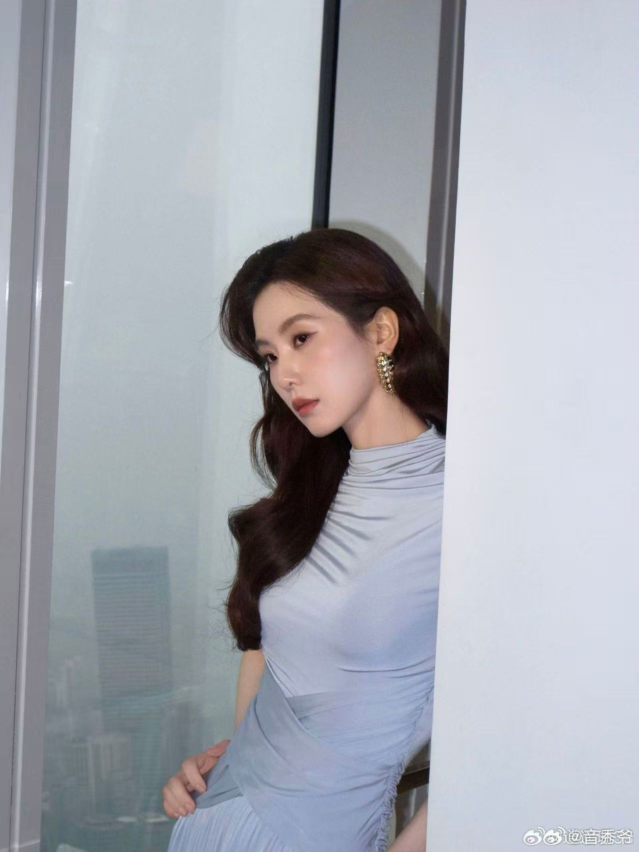 刘诗诗复古名伶既视感 被刘诗诗的复古造型美到失语，优雅知性又有故事感，每一处细节