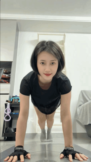 怪不得身材好，
原来是每天坚持锻炼！