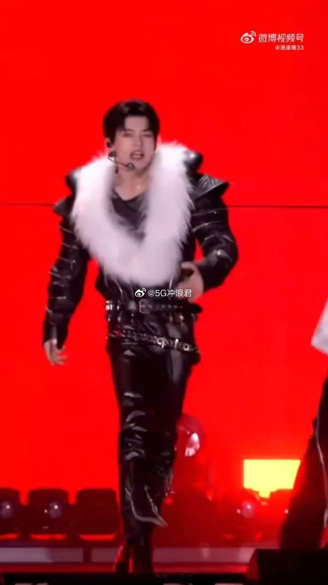 姚琛这段完播率100% 当表演成为艺术品，快进就是犯罪。姚琛的舞台值得逐帧品味，