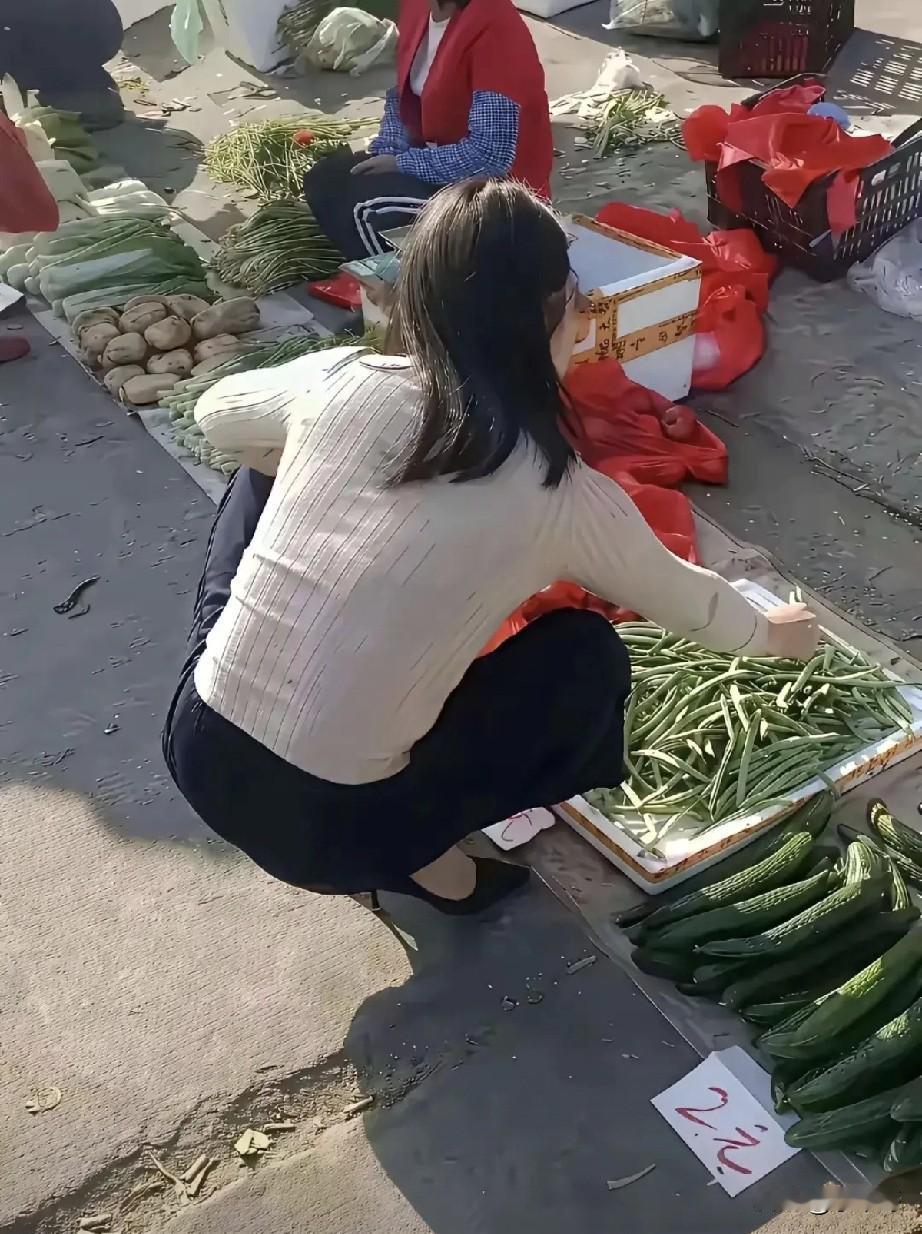 哪个时间段去菜市场买菜最便宜？
早上、中午还是晚上？