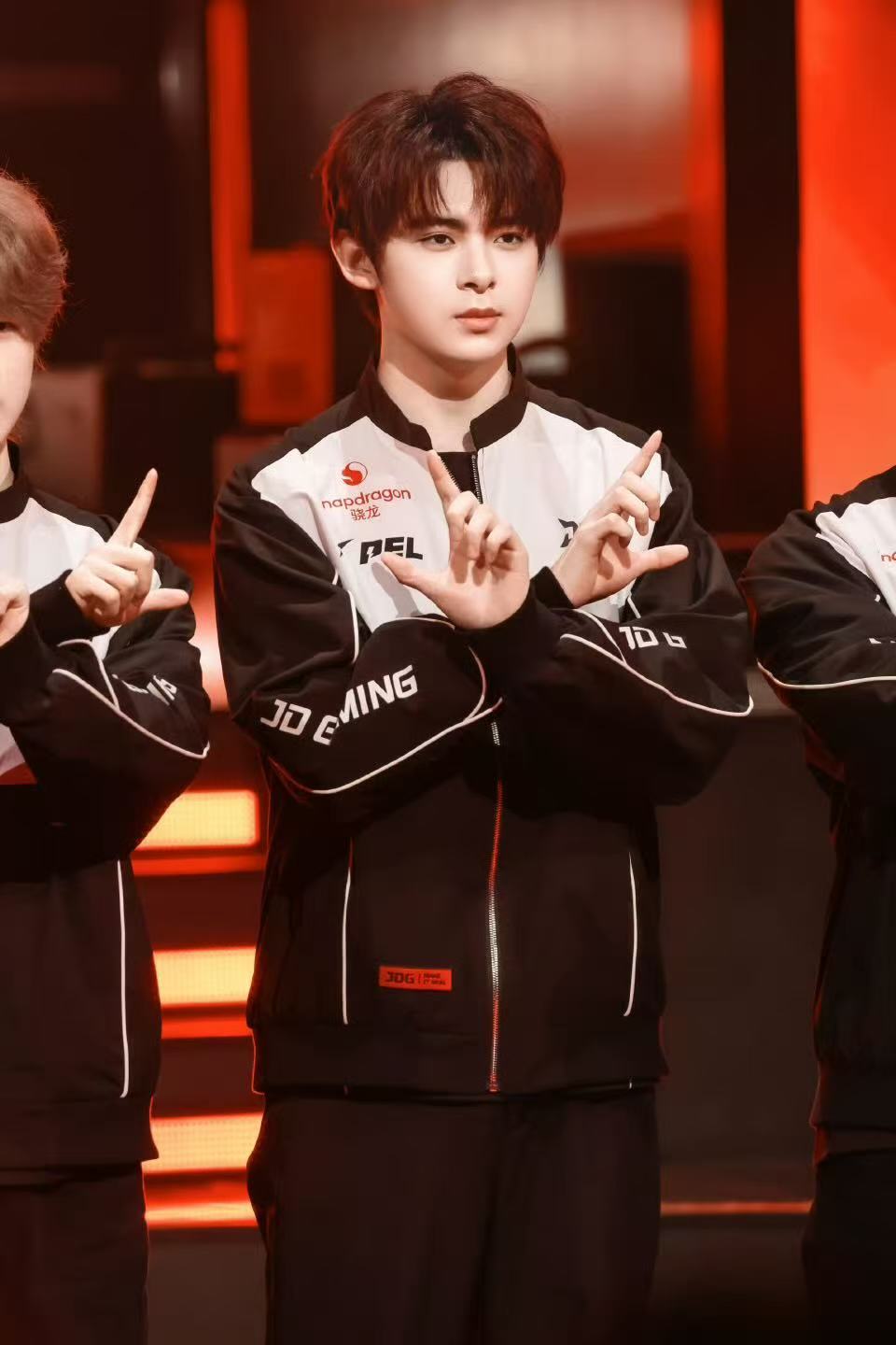 歼灭王伞兵好霸气伞兵霸气一指和平精英职业联赛