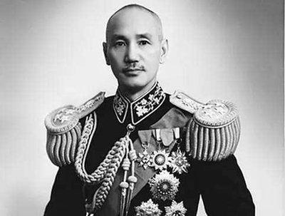 1951年冬天，抗日名将、国军中将李延年在台北监狱被释放出来，可是他的妻子毕爱慈