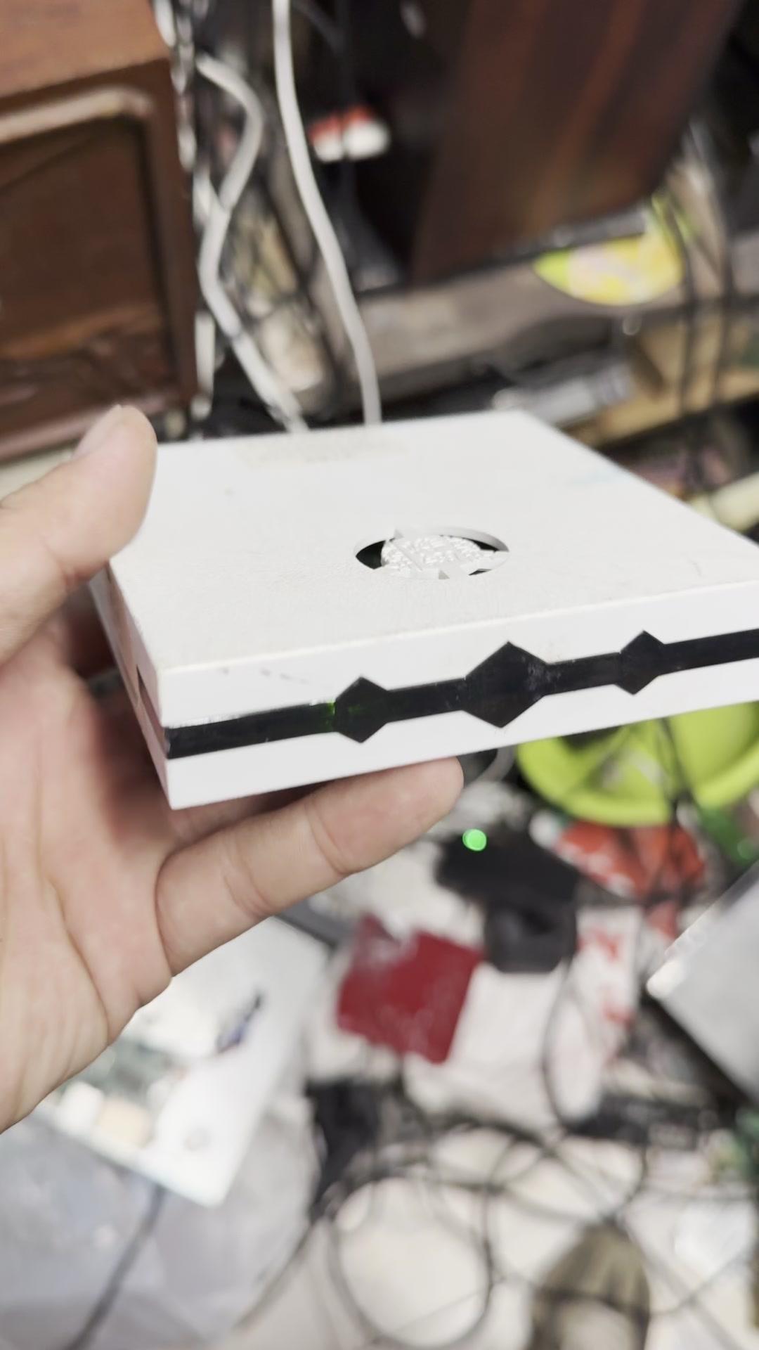 这游戏系统怎么玩？收了个带游戏系统的货，插上显示器看到这个画面，完全不知道怎么操