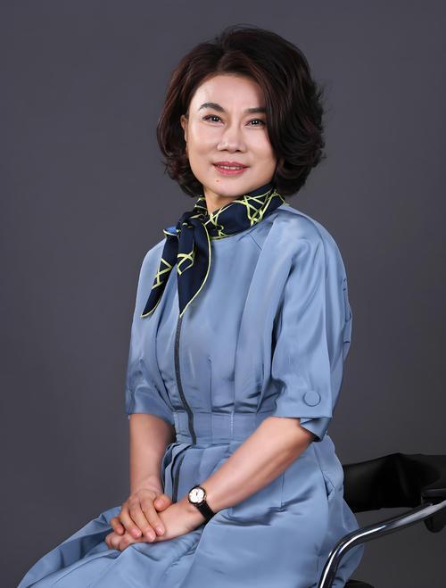 71岁董明珠南京亮相，状态惊艳全场！她的年轻秘诀是什么？

近日，71岁的董明珠