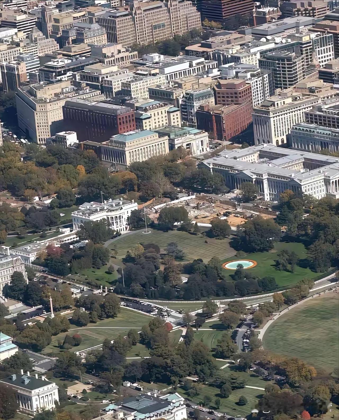 如果您从这个角度看一看白宫的话，您就知道了特朗普为什么要大兴土木？
平时咱们觉得