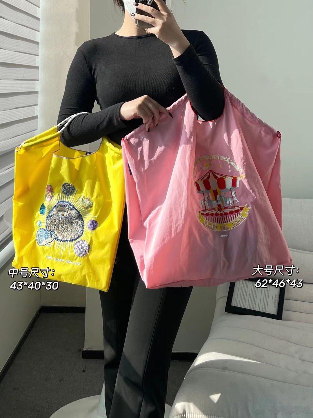 #大妈的精选# 这是易梦玲同款购物袋，每个颜色画风都充满少女感，精美刺绣质感满满