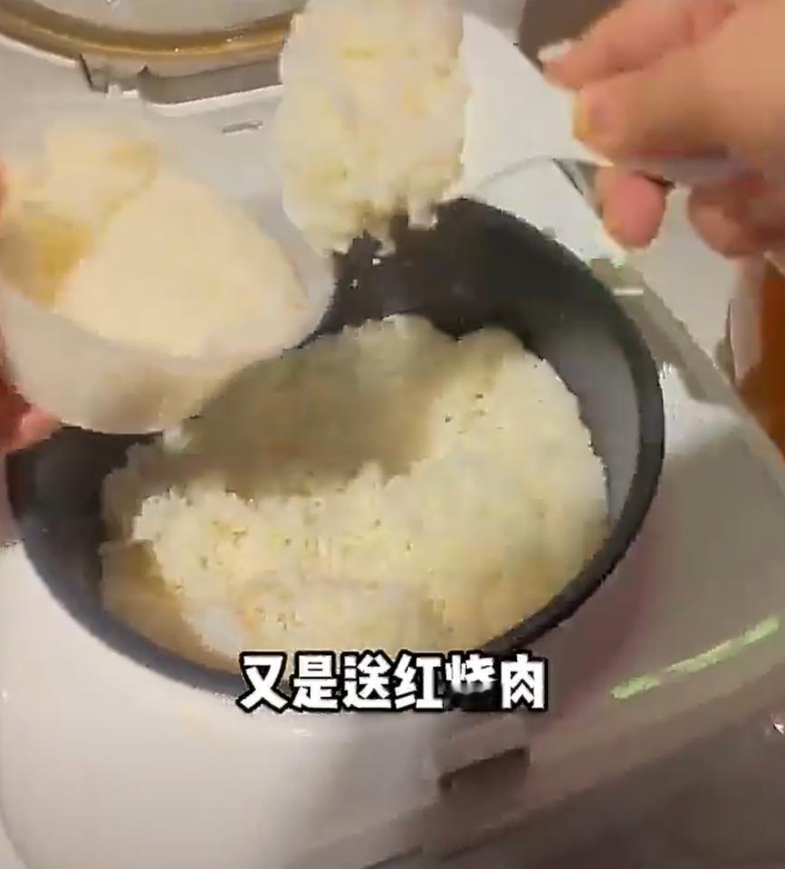 一张简短的外卖备注，看哭无数人。
 
近日河南登封，一张普通的外卖订单，藏着成年