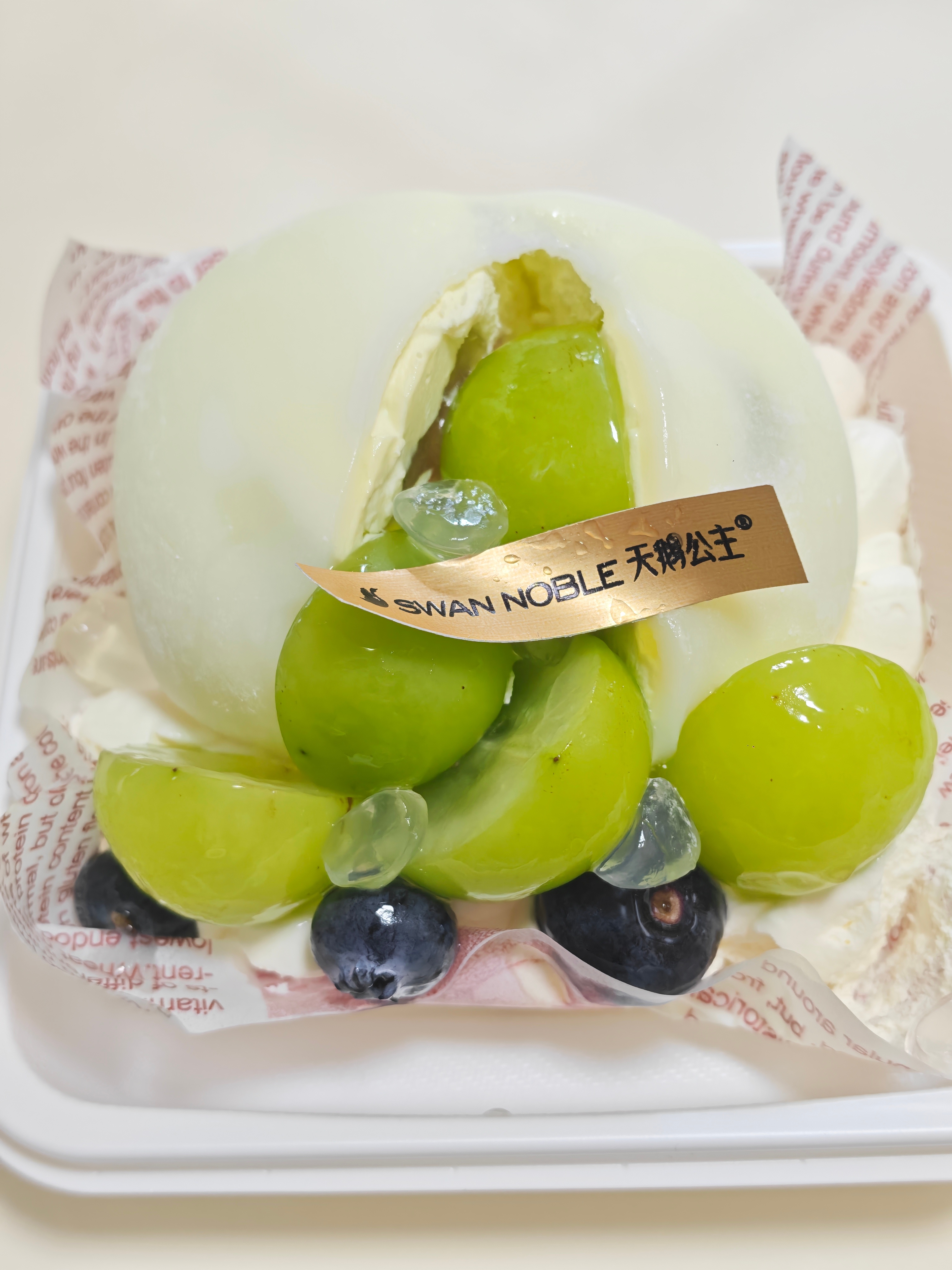 今日份的好吃的：青提雪媚娘[蛋糕]，味道不错[馋嘴][馋嘴][馋嘴]祝我们两个穷