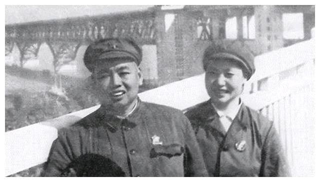 谈及昔日第二任妻子雷明珍的背叛，许世友曾对女儿许华山说过这样一番话：并非只有敌人