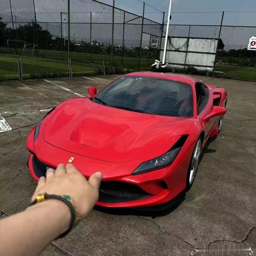 法拉利F8，配色好好看。 ​​​