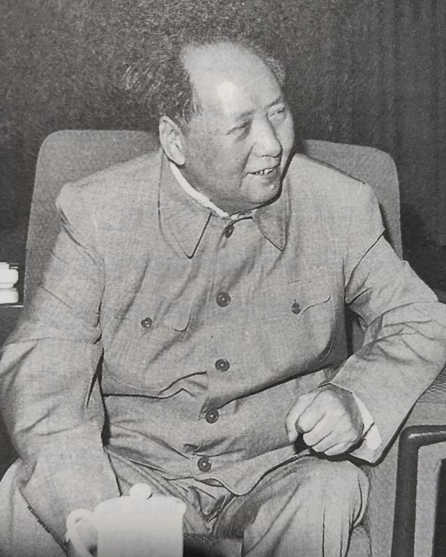 为什么毛主席能带领中国共产党取得最后的胜利？主要因为毛主席掌握了两个重要的致胜法