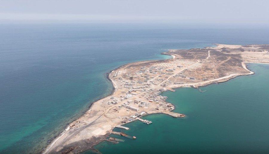 胡塞 "拖鞋军" 一周横扫红海西岸，穆哈港、丕林岛说拿就拿，90 辆美制装甲车说