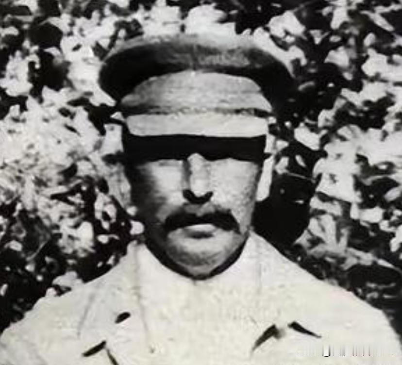 1932年的一天，斯大林喝醉后与一个漂亮的贵妇调情，妻子看不惯发了脾气，谁料想斯