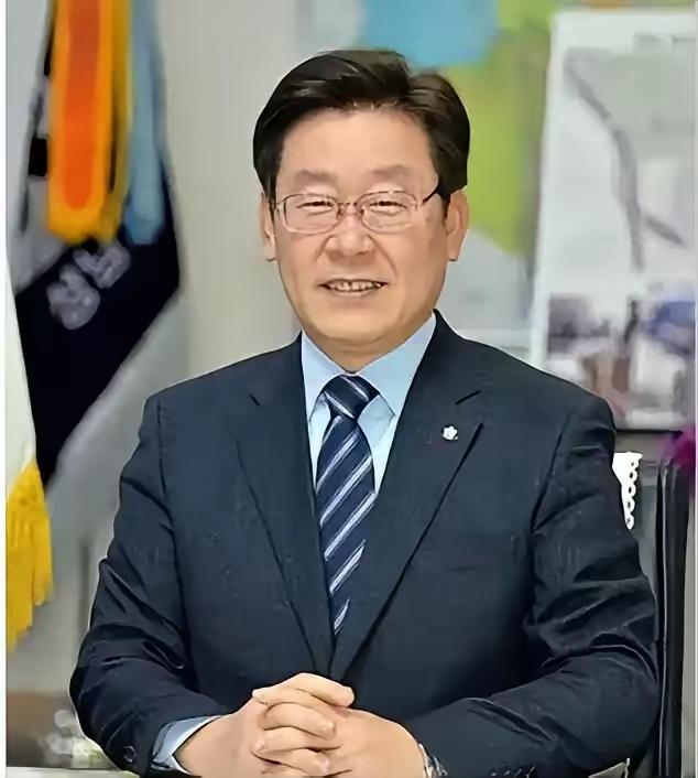 就在刚刚，
​韩国总统李在明突然宣布，
​1月20日，韩国总统李在明在国务会议上