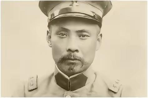 段祺瑞在北京自己的私宅之中，立了一个铁规矩，吃饭必须一个人。不管家里几十口人多么
