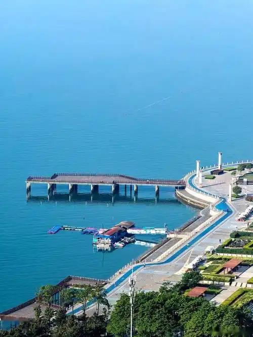 【大连长兴岛发展有亮点】
        2025年全区生产总值增长超10%，增