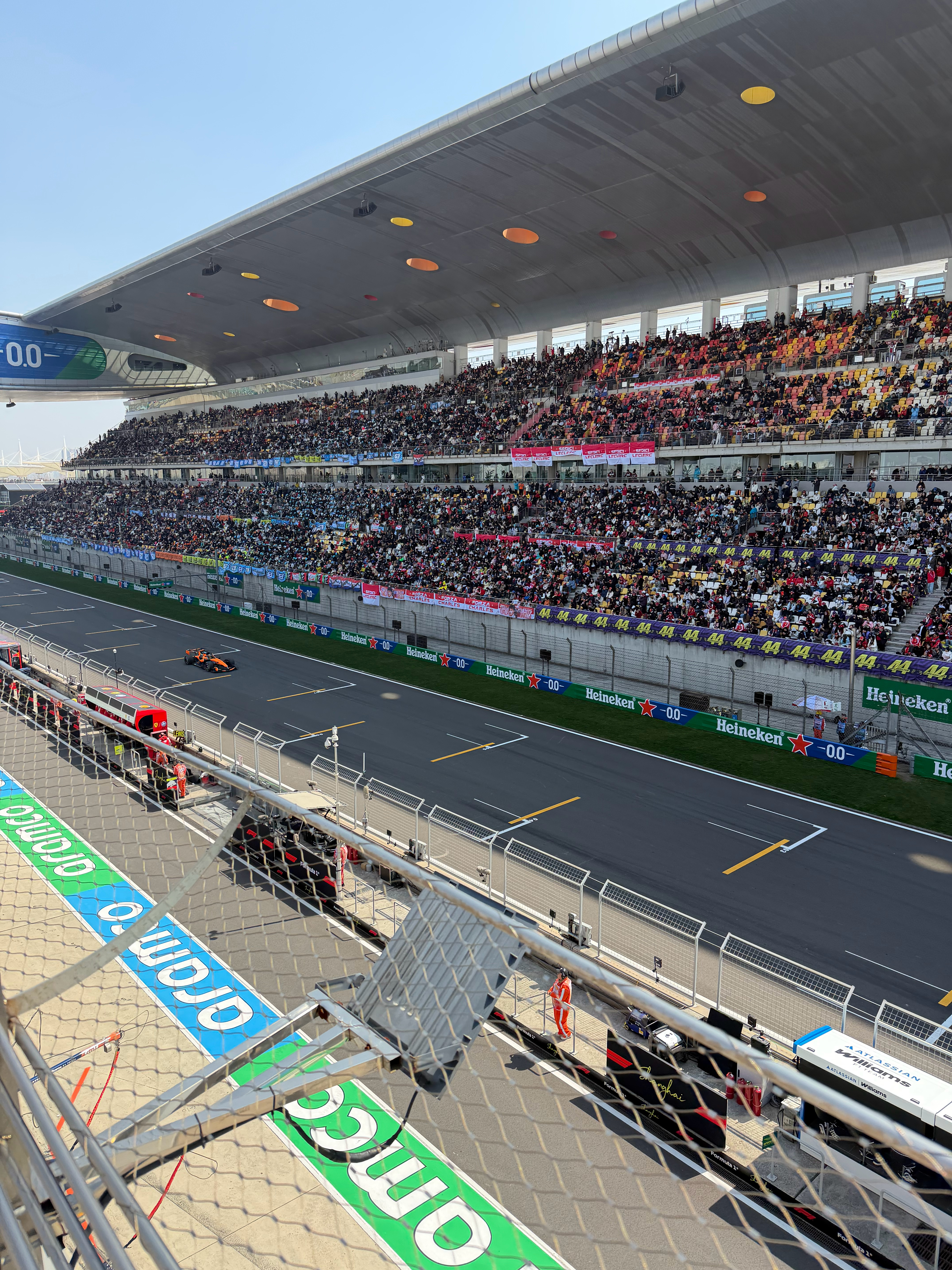 周五能有这么高的上座率，今年F1的热度确实高🏎️🔥 