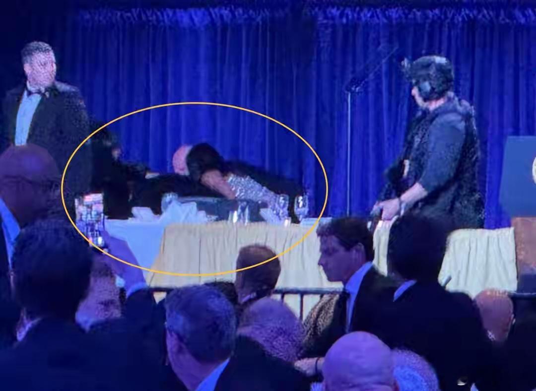 特朗普因安全原因离开白宫晚宴特朗普创造了美国历史，唯一一个在职总统被两次枪击均保